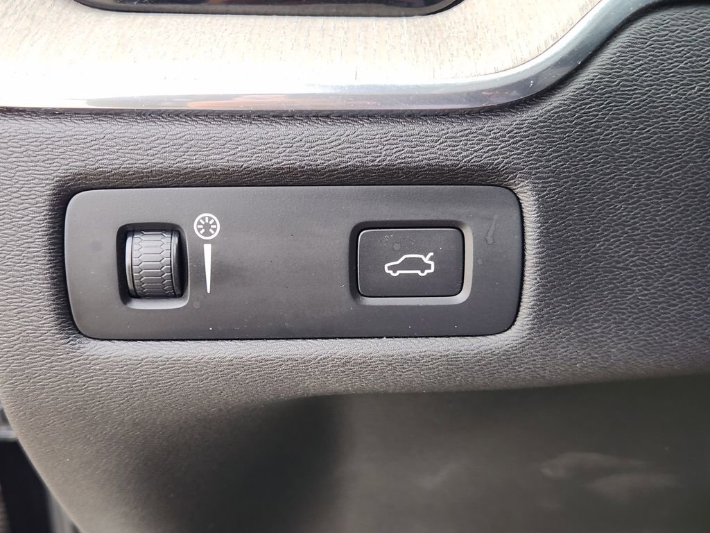 Used 2019 Volvo XC60 T6 Inscription w/ Protection Package Premier image 21