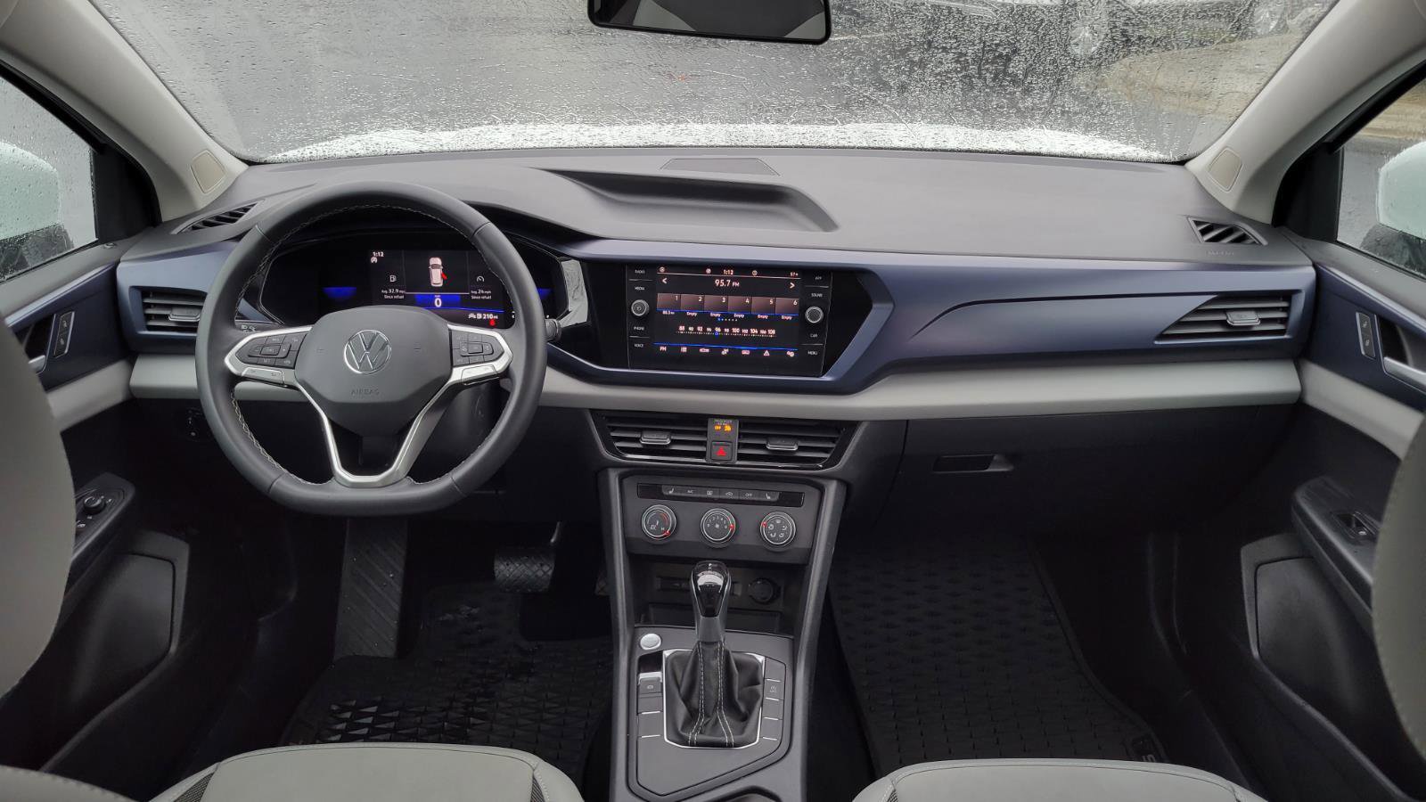 Used 2022 Volkswagen Taos SE w/ Panoramic Sunroof Package image 44