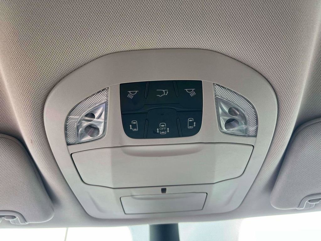 Used 2024 Chrysler Pacifica Touring-L image 24
