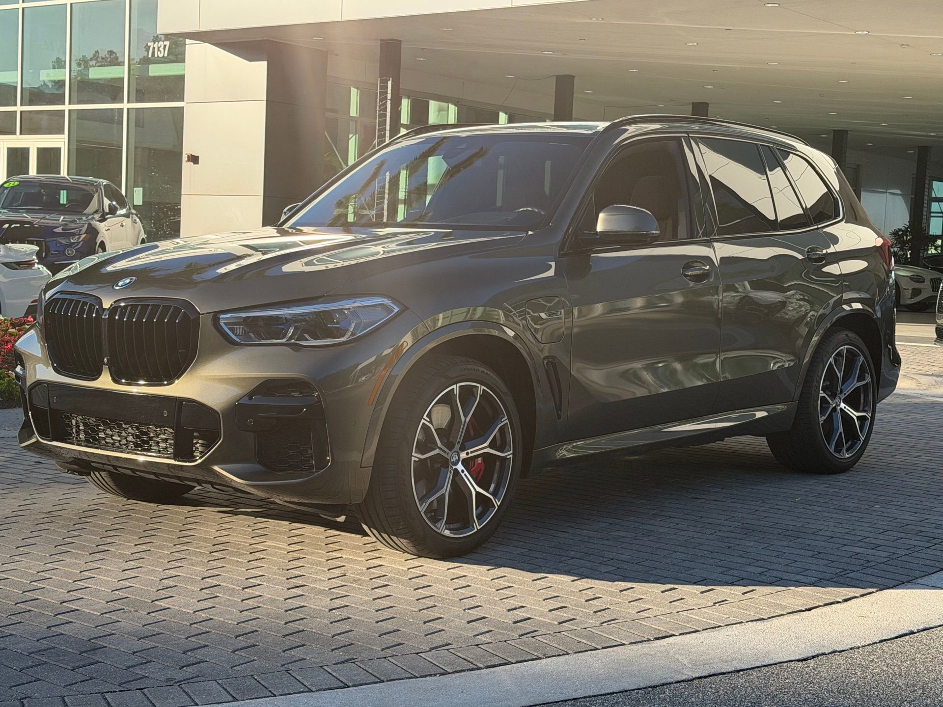 Used 2022 BMW X5 xDrive45e w/ M Sport Package image 7