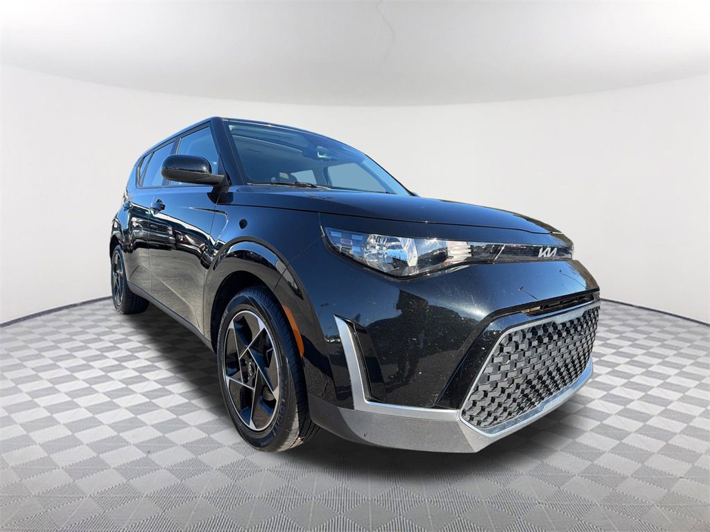 Used 2023 Kia Soul EX image 3