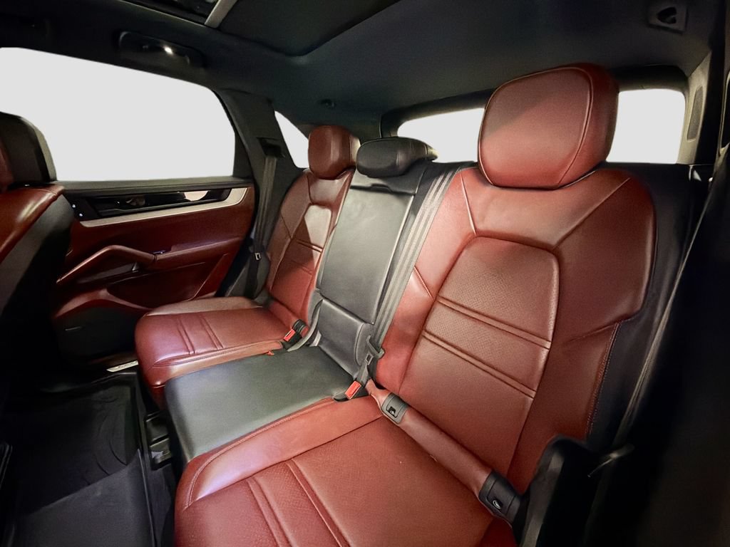 Certified 2024 Porsche Cayenne S AWD/4WD image 25
