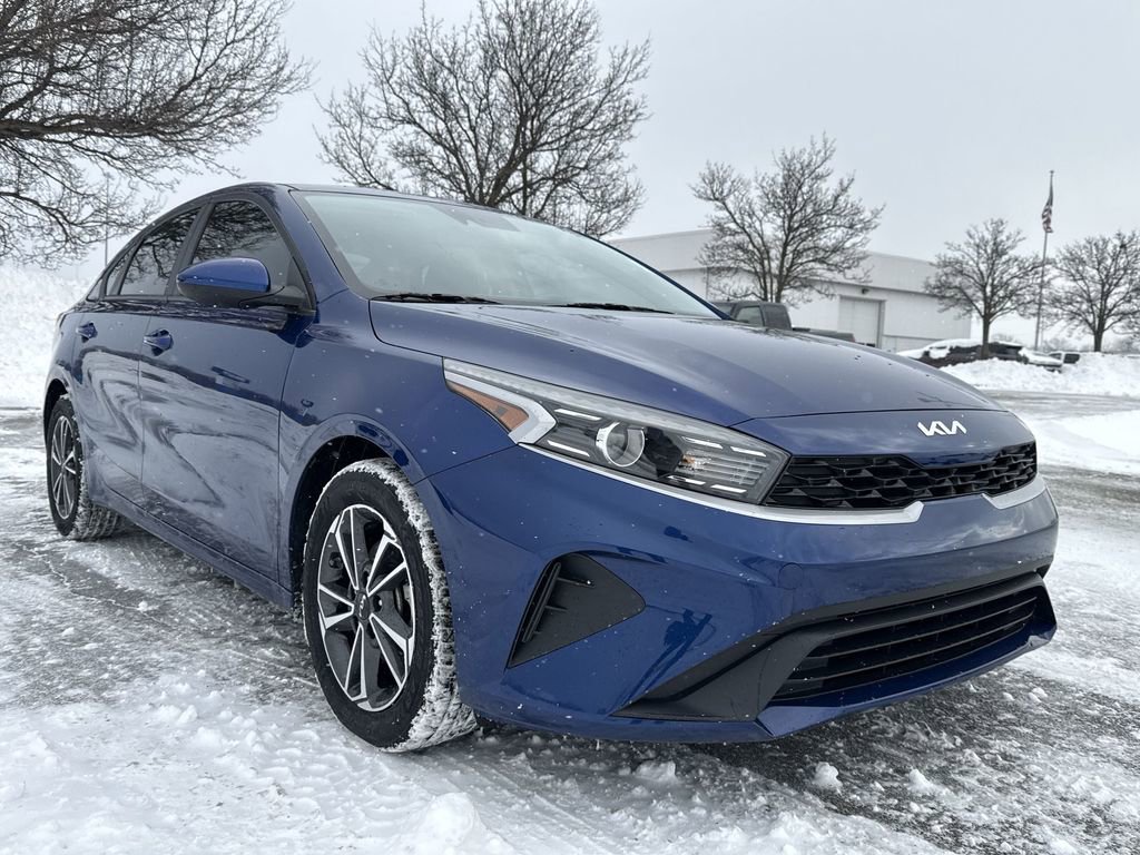 Used 2022 Kia Forte LXS image 2