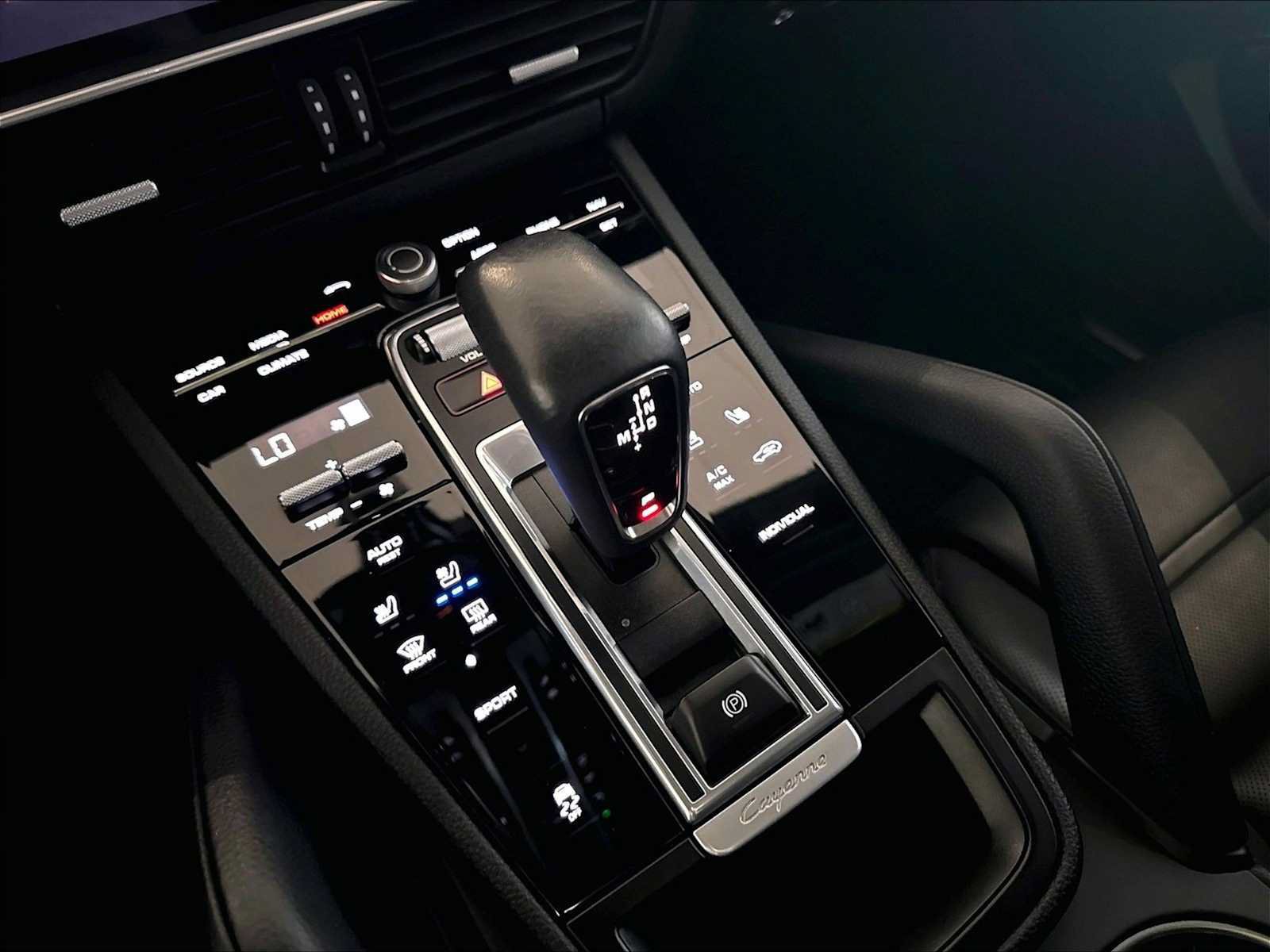 Used 2023 Porsche Cayenne Platinum Edition AWD/4WD image 20