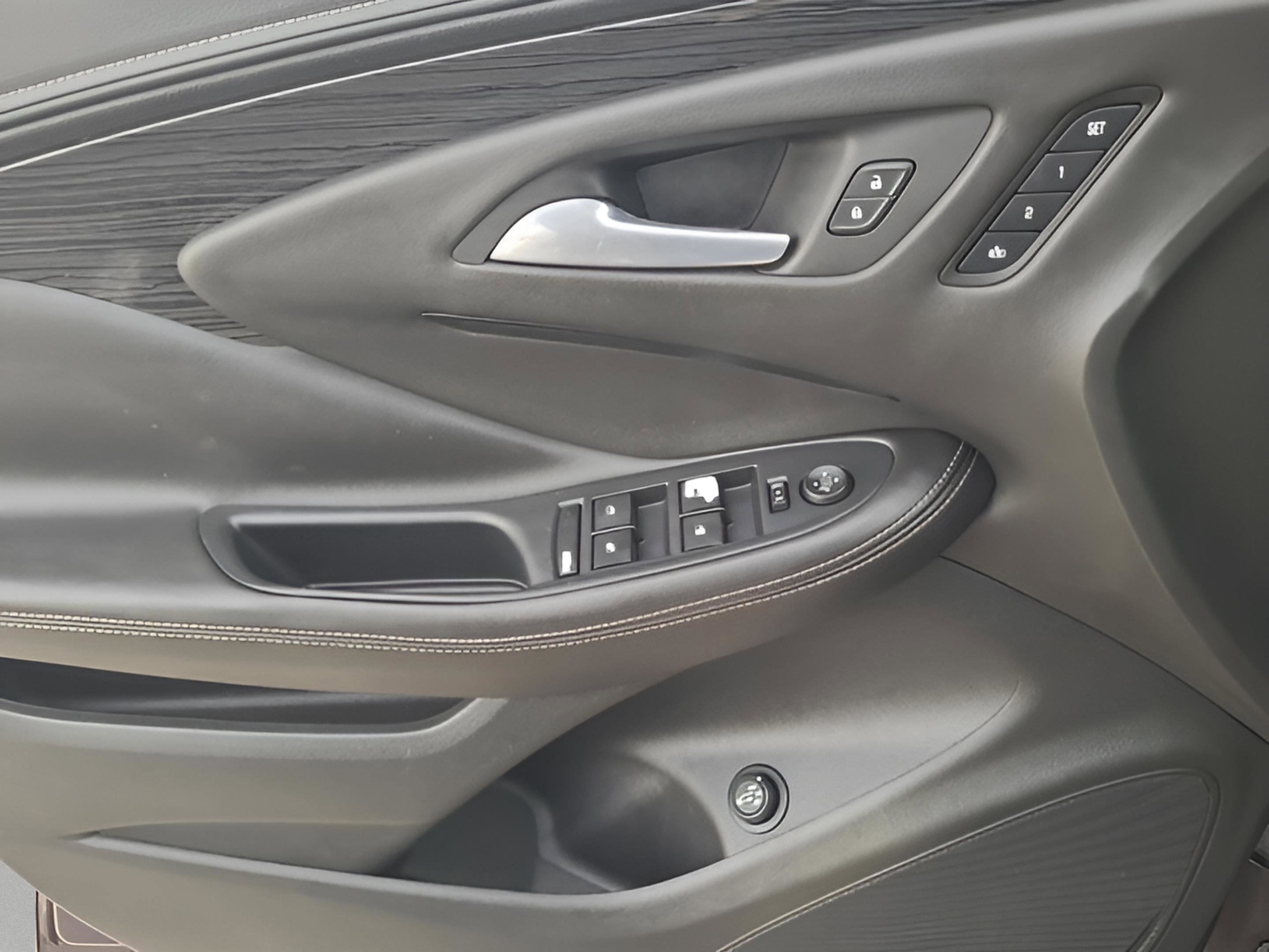 Used 2017 Buick Envision Essence image 26