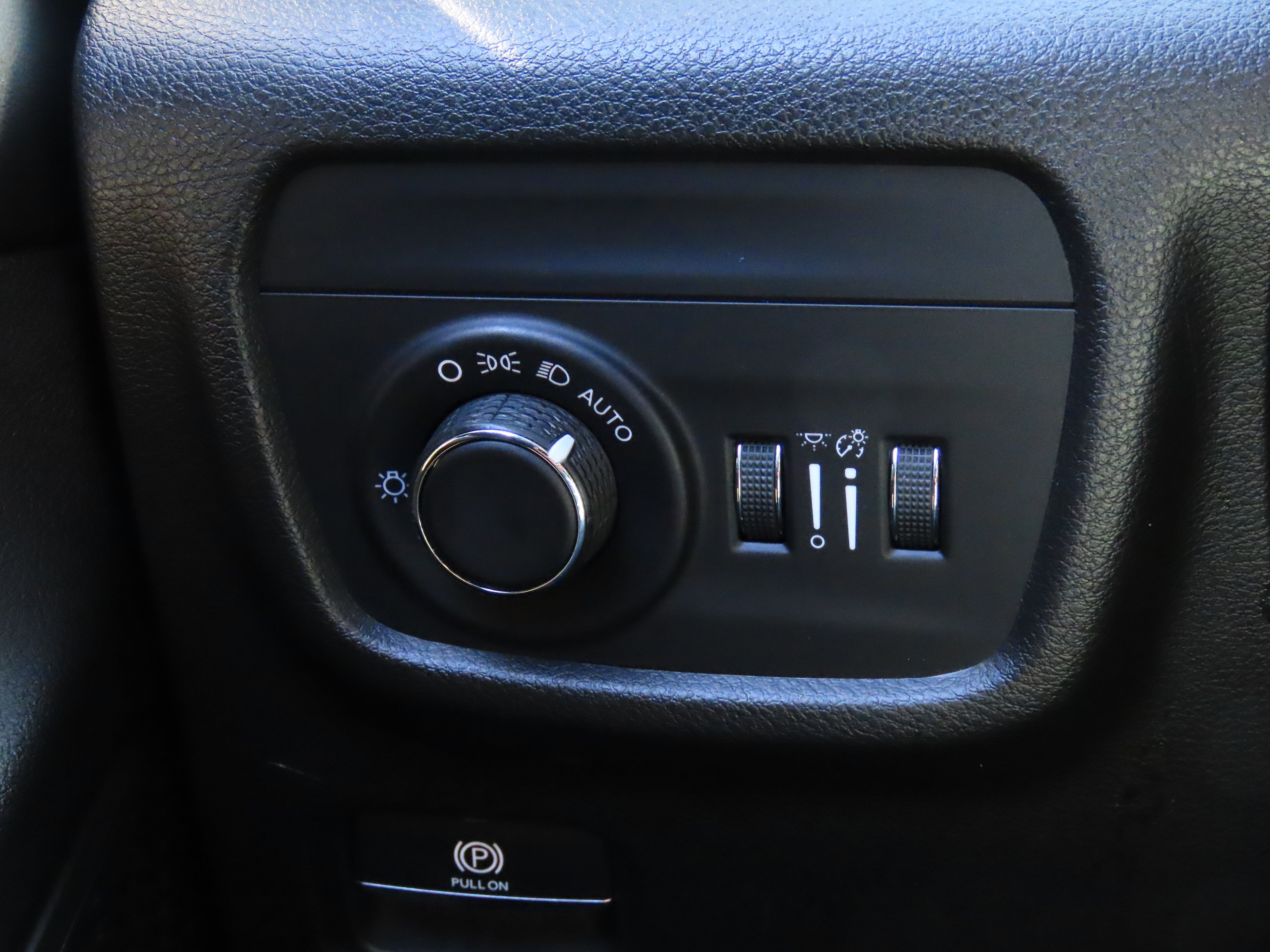 Used 2023 Jeep Grand Cherokee L Laredo image 38