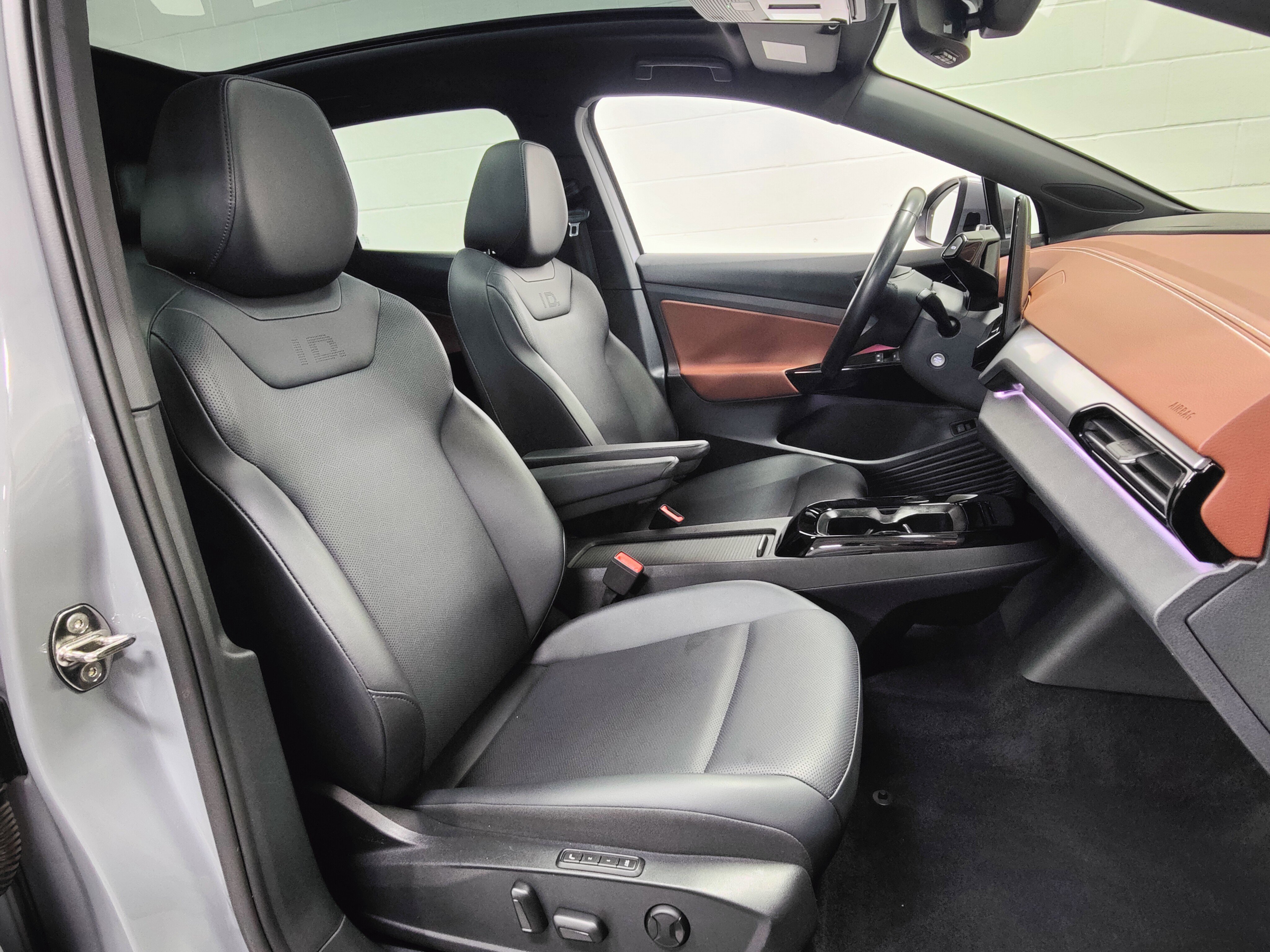 Certified 2021 Volkswagen ID.4 Pro S w/ Gradient Package image 6