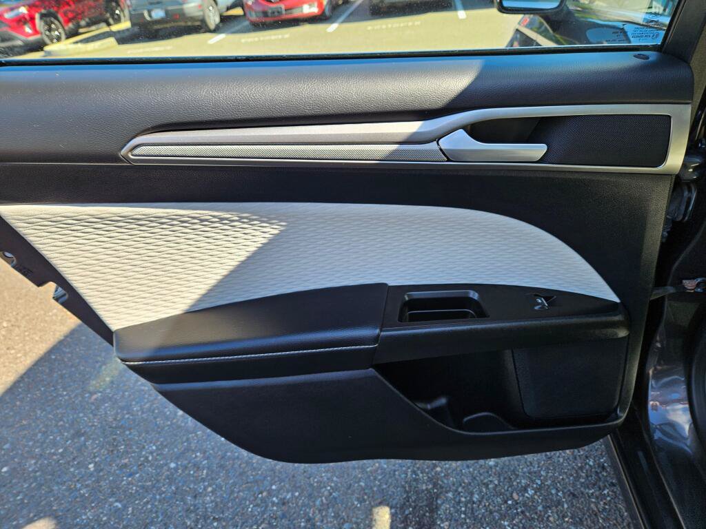 Used 2019 Ford Fusion SE w/ Equipment Group 151A FWD image 14