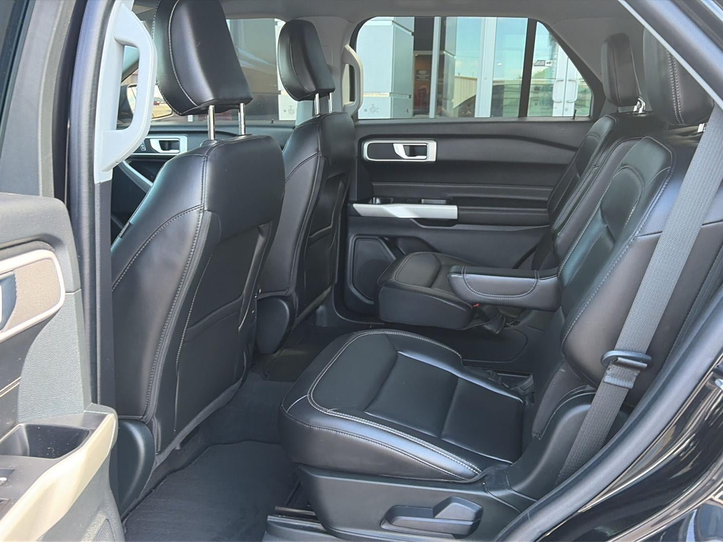 Used 2022 Ford Explorer XLT w/ Equipment Group 202A AWD/4WD image 12