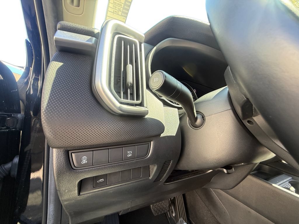 Used 2025 Toyota RAV4 XLE AWD/4WD image 13