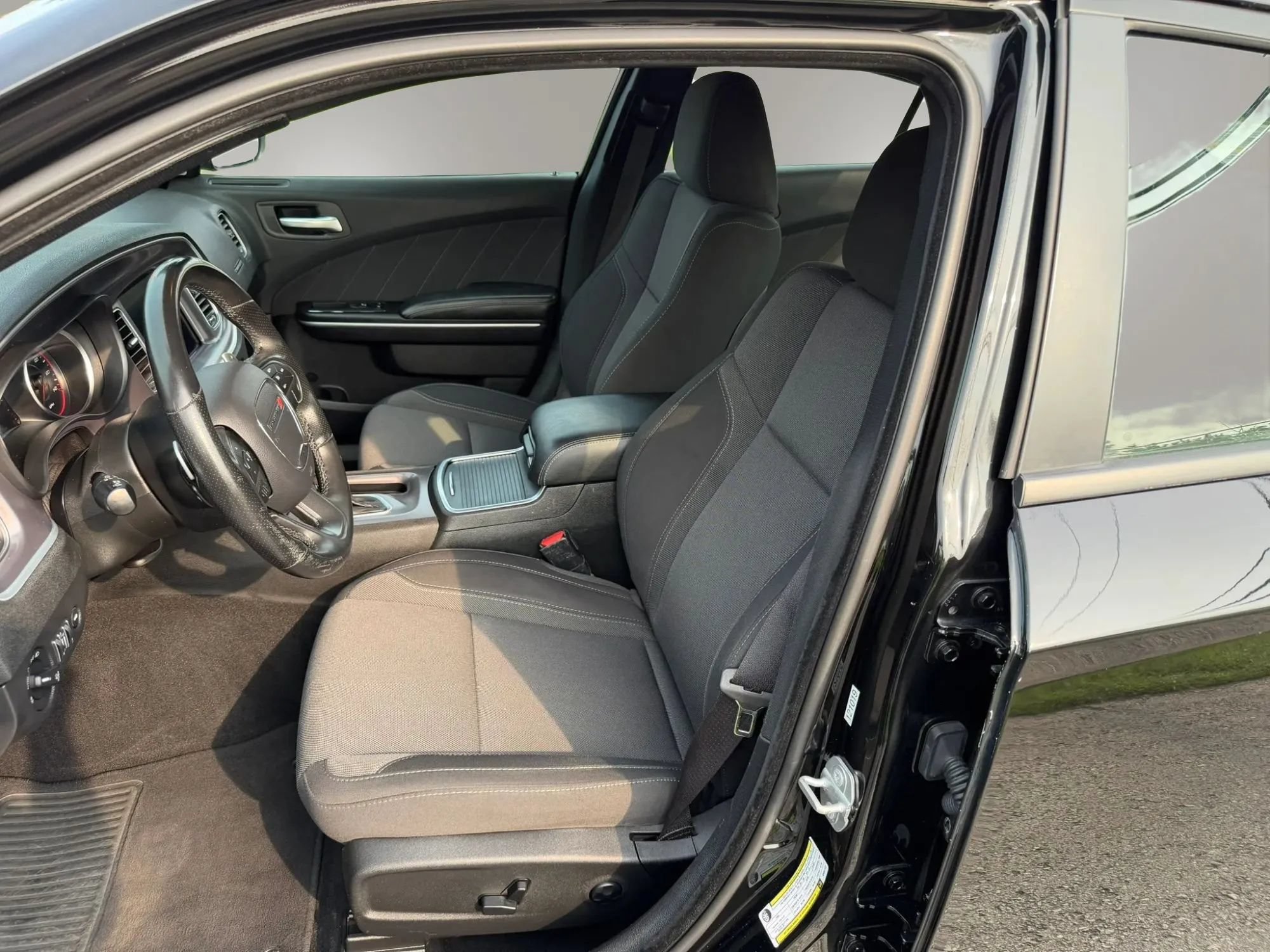 Used 2019 Dodge Charger SXT AWD/4WD image 15