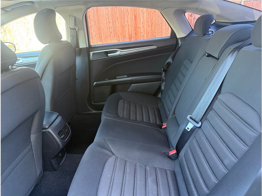 Used 2019 Ford Fusion SE FWD image 32