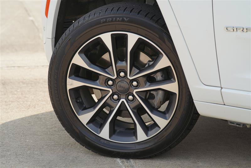 Used 2023 Jeep Grand Cherokee Overland AWD/4WD image 25
