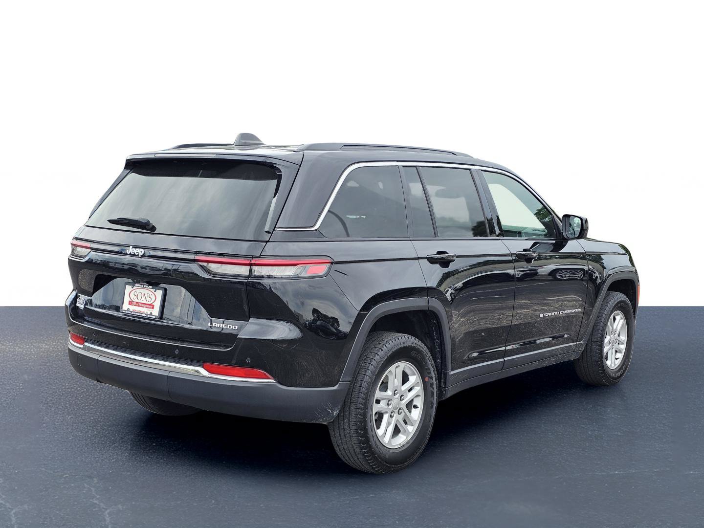 Used 2024 Jeep Grand Cherokee Laredo RWD image 8
