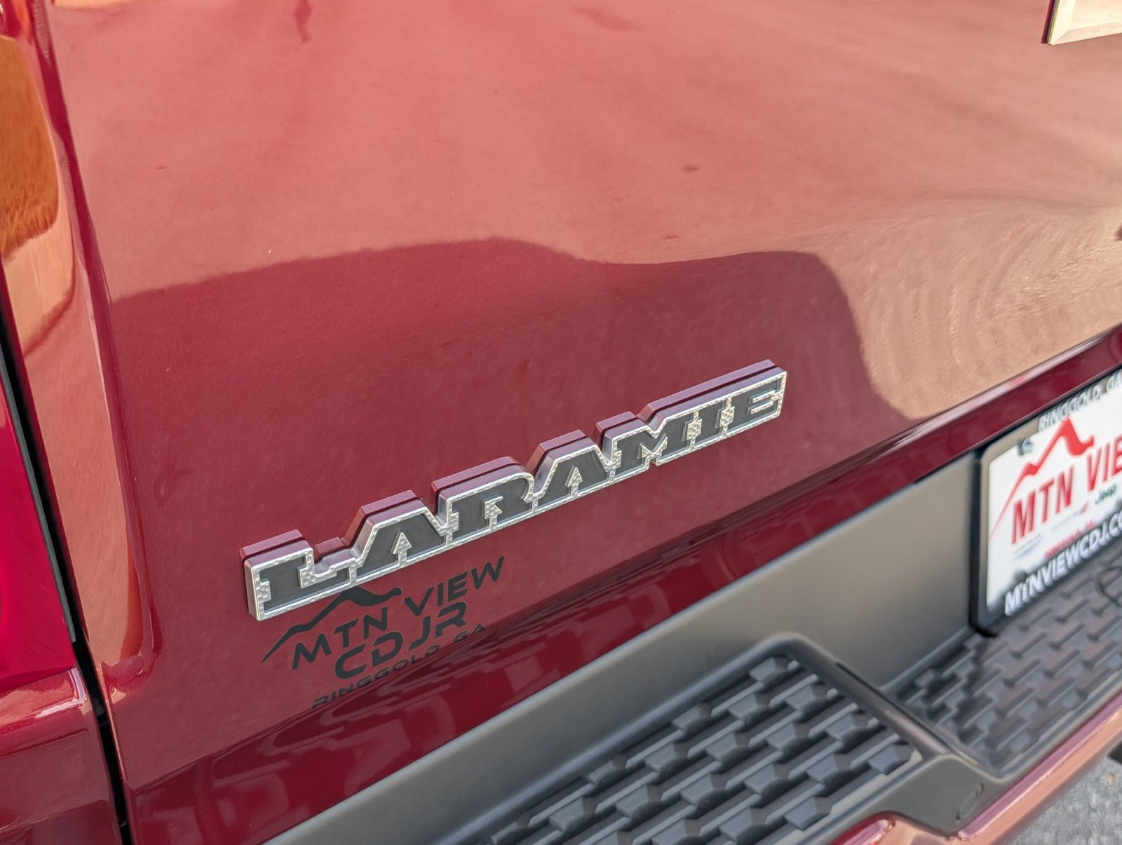 Used 2025 RAM 1500 Laramie AWD/4WD image 10
