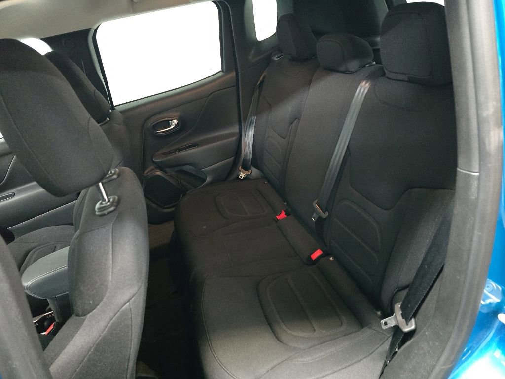 Used 2022 Jeep Renegade Latitude AWD/4WD image 32