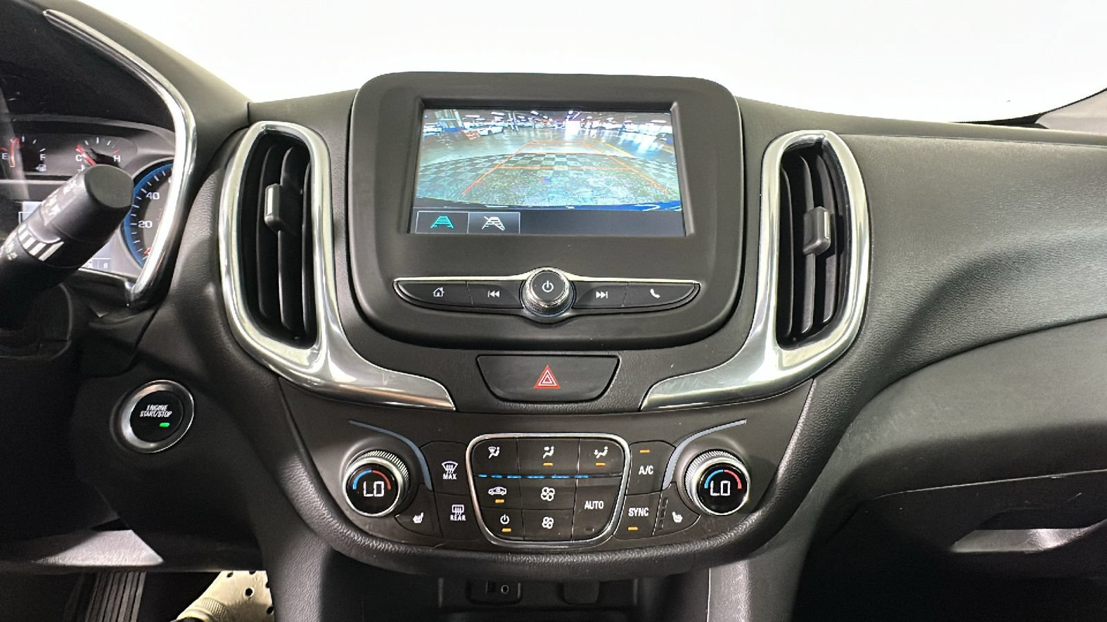 Used 2018 Chevrolet Equinox LT AWD/4WD image 26