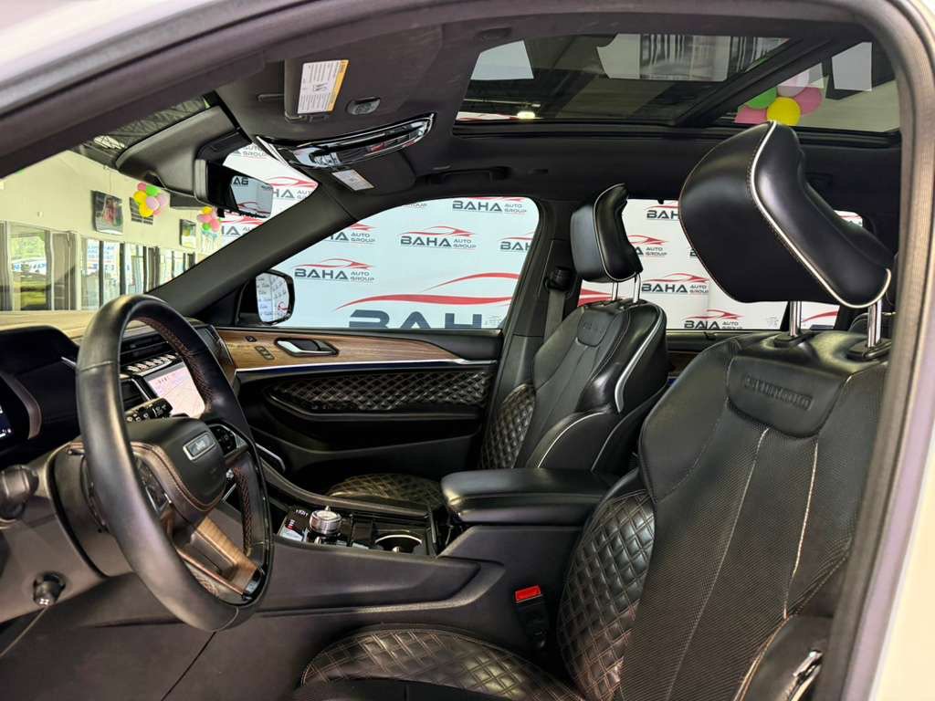 Used 2023 Jeep Grand Cherokee L Summit w/ Advanced Protech Group IV AWD/4WD image 31