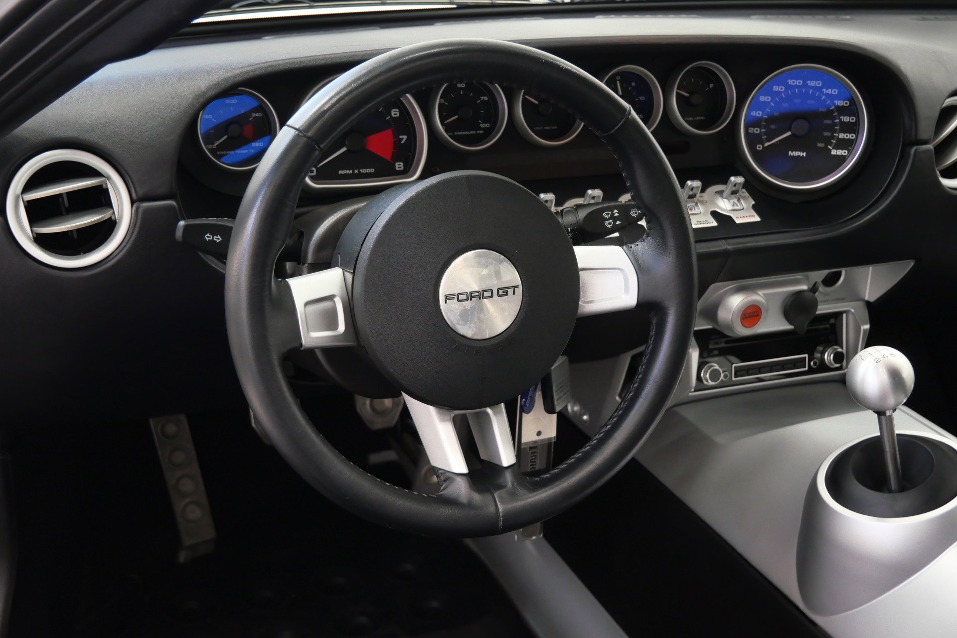 Used 2005 Ford GT RWD image 14