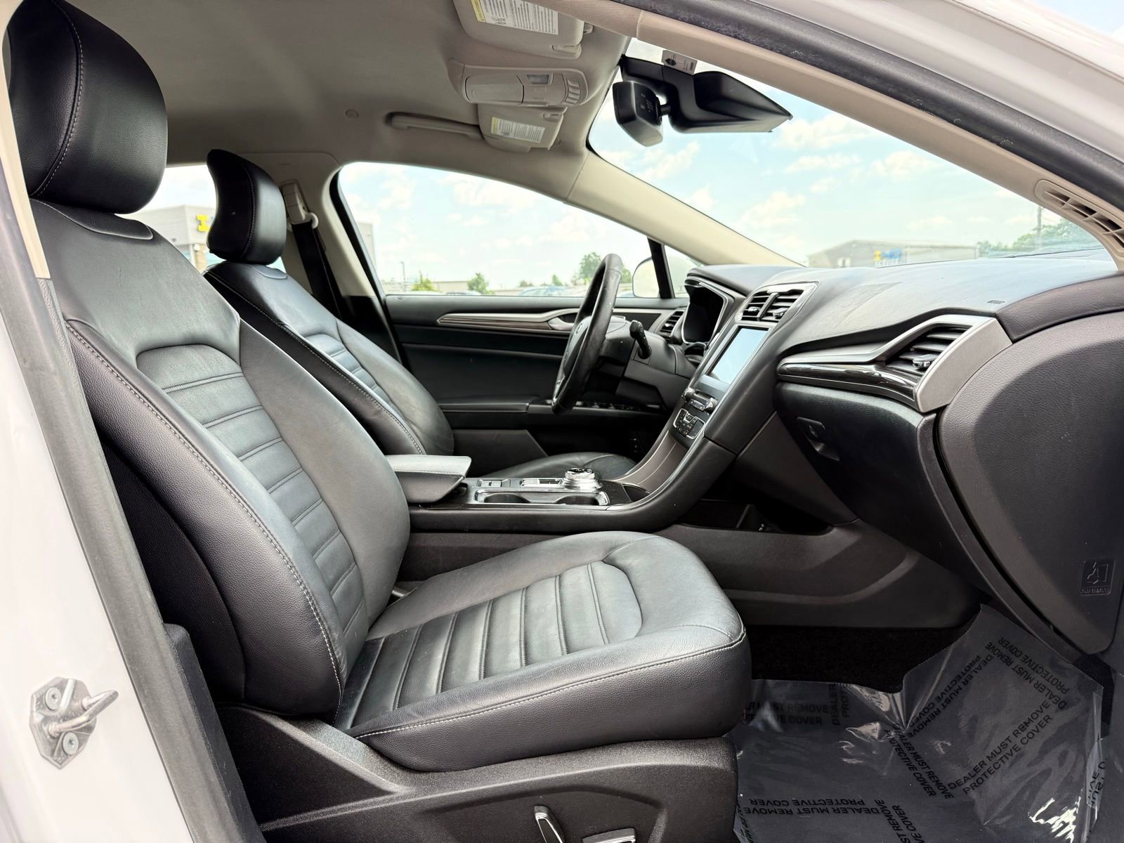 Used 2017 Ford Fusion SE w/ Equipment Group 602A FWD image 19