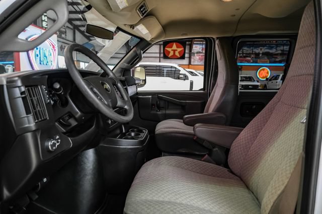Used 2017 Chevrolet Express 3500 LT w/ LT Preferred Equipment Group RWD image 6