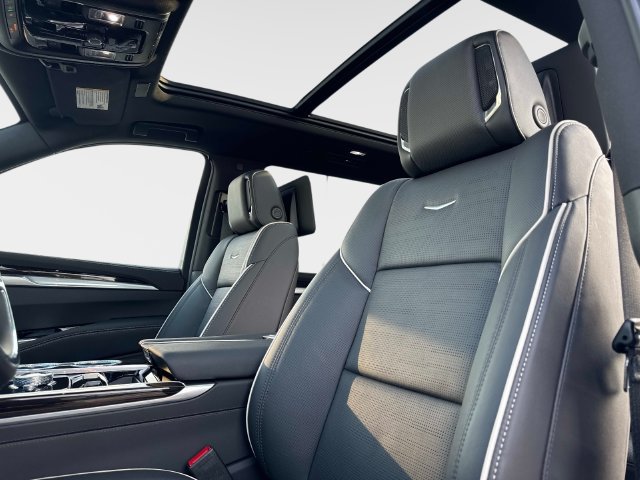 New 2026 Cadillac Escalade ESV Luxury w/ LPO, Floor Liner Package AWD/4WD image 21