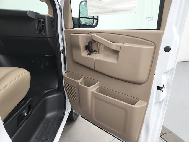 New 2026 Chevrolet Express 3500 RWD image 32