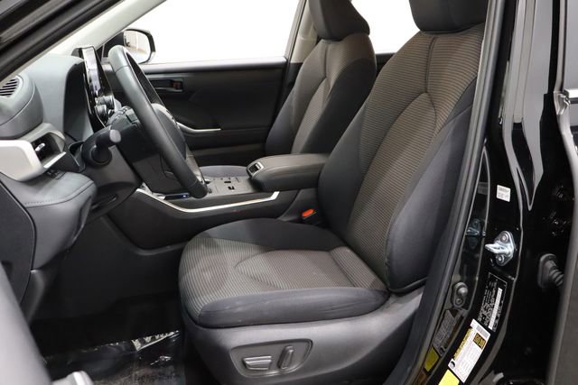 Used 2024 Toyota Highlander LE image 8