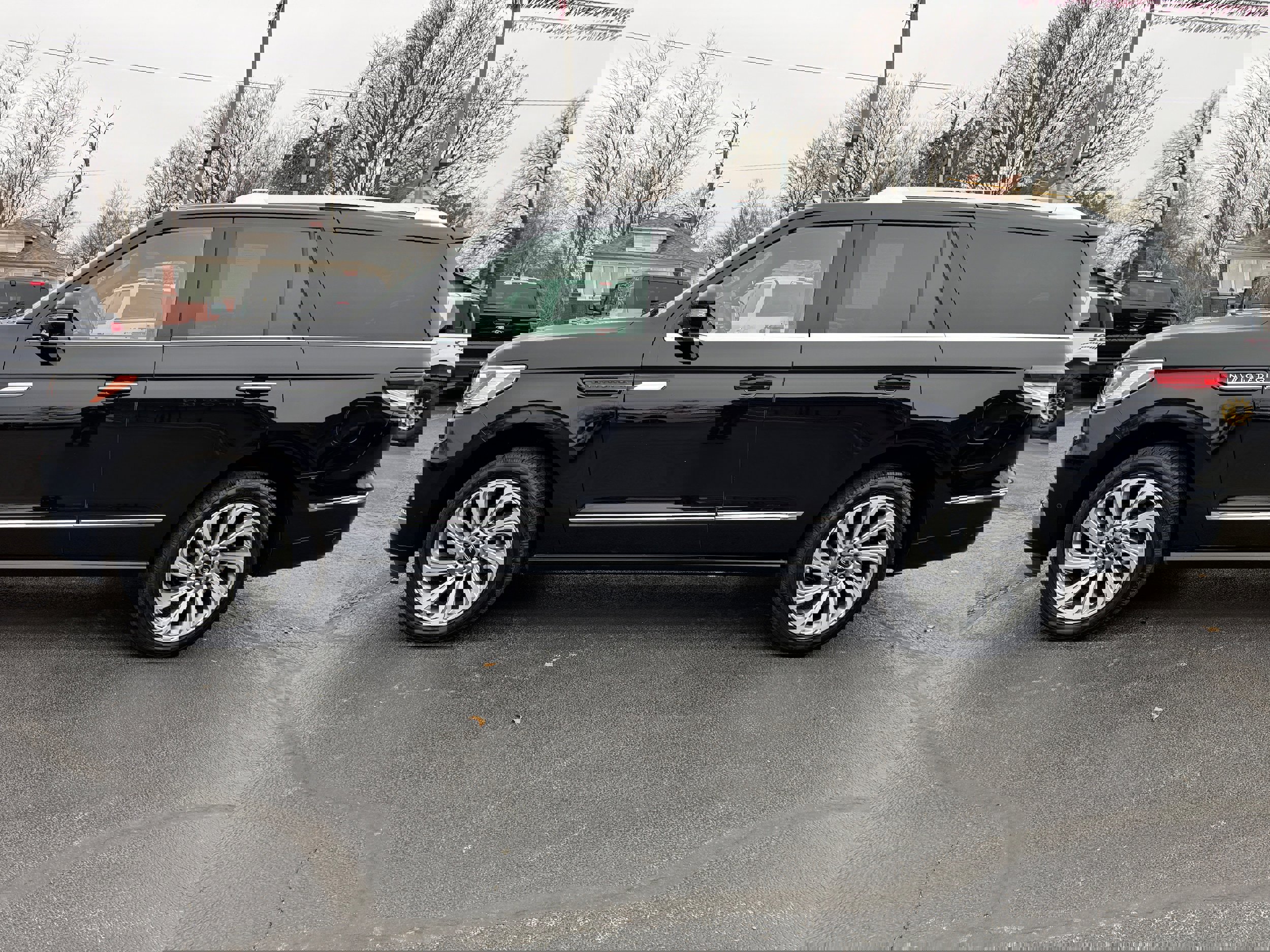 Used 2024 Lincoln Navigator Reserve image 4