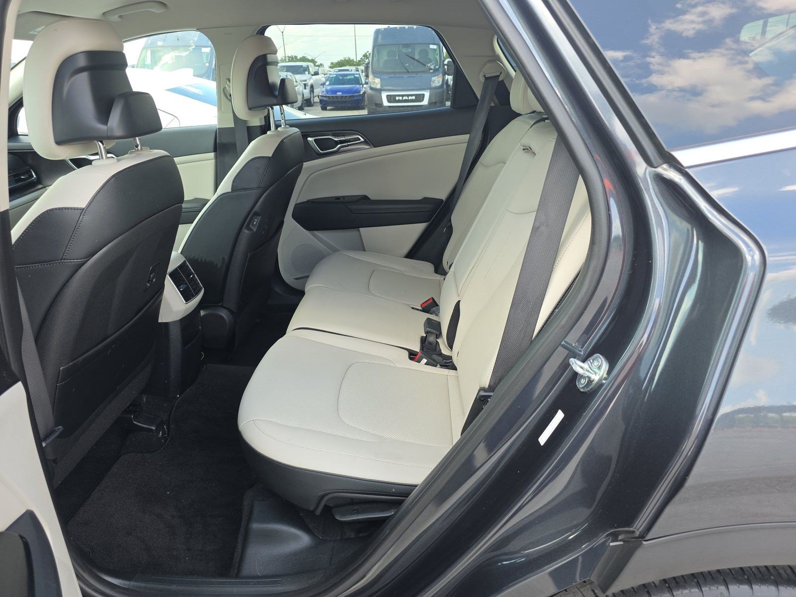 Used 2023 Kia Sportage EX FWD image 17