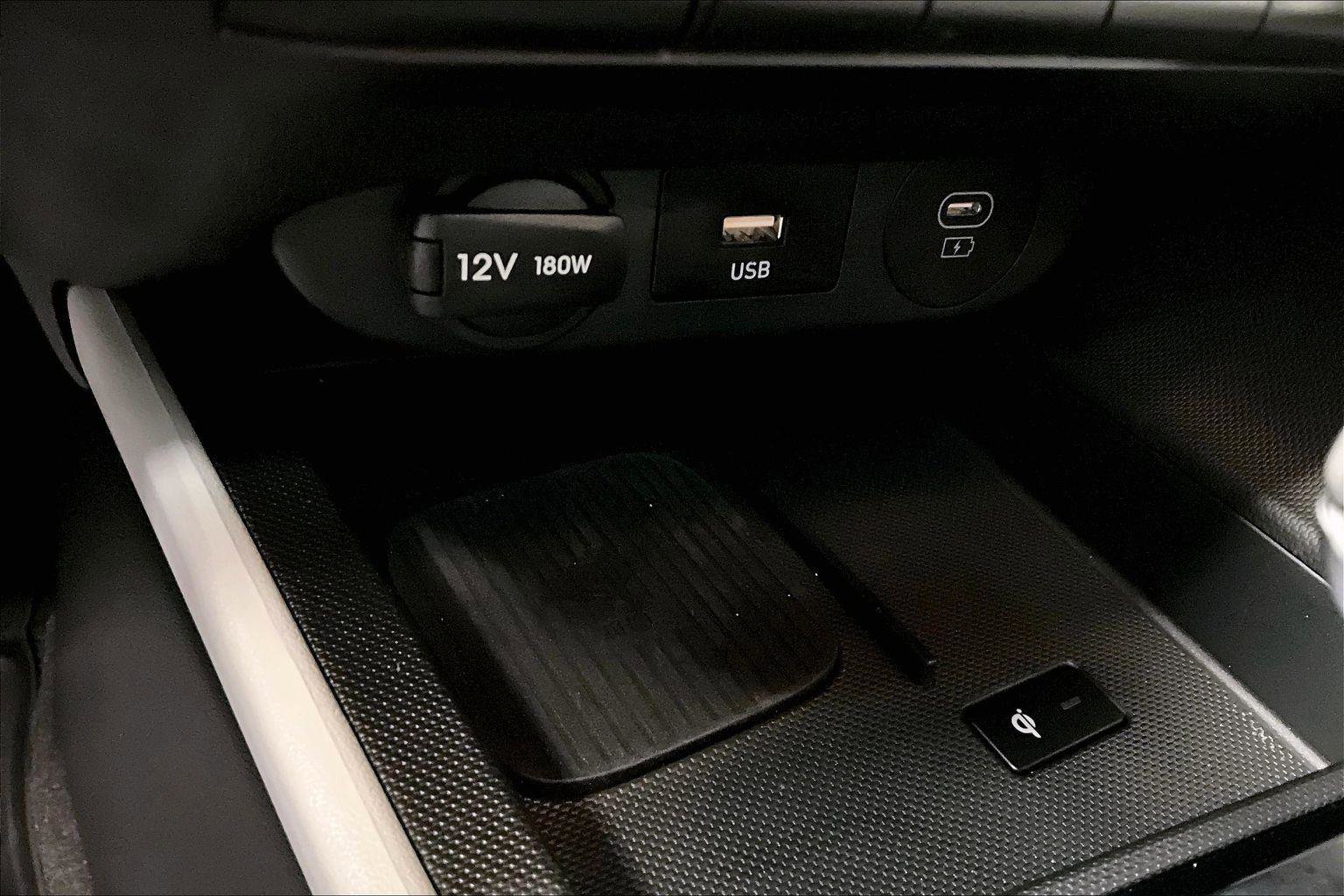 Used 2025 Hyundai Elantra Limited image 32