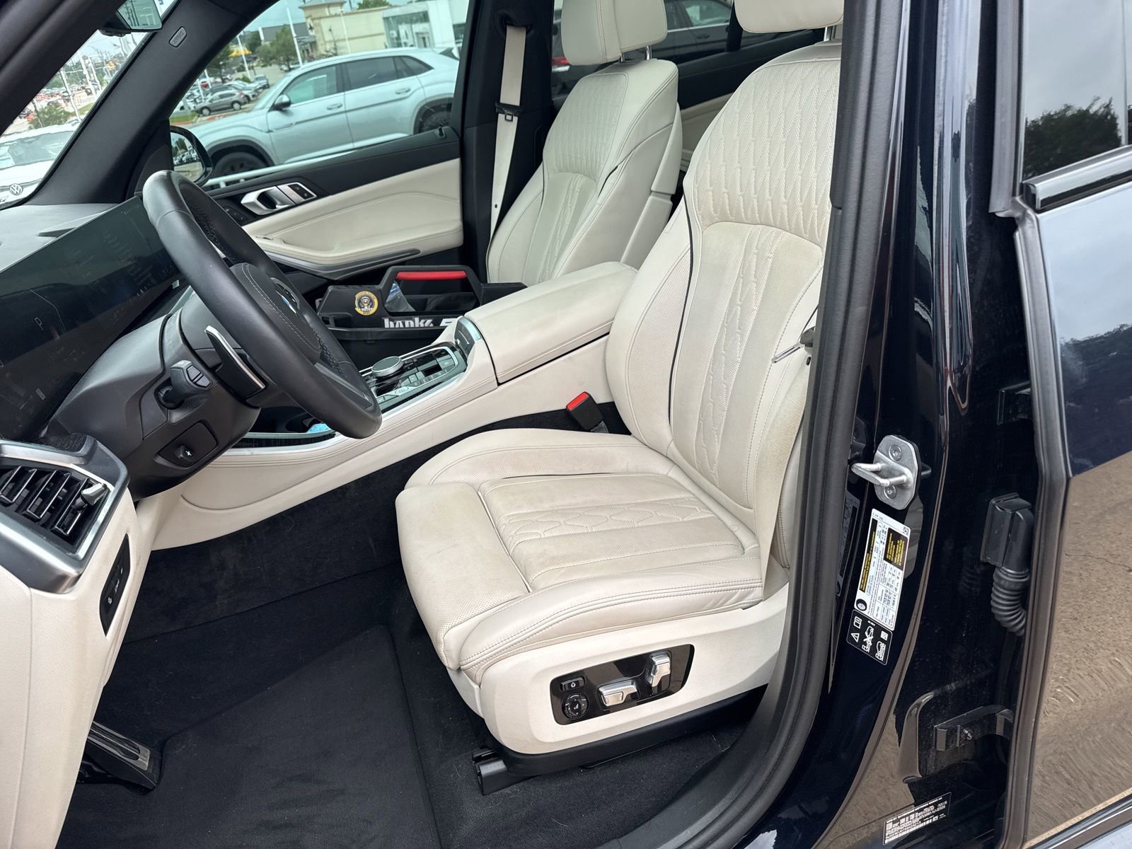 Used 2025 BMW X5 xDrive40i w/ M Sport Package image 12