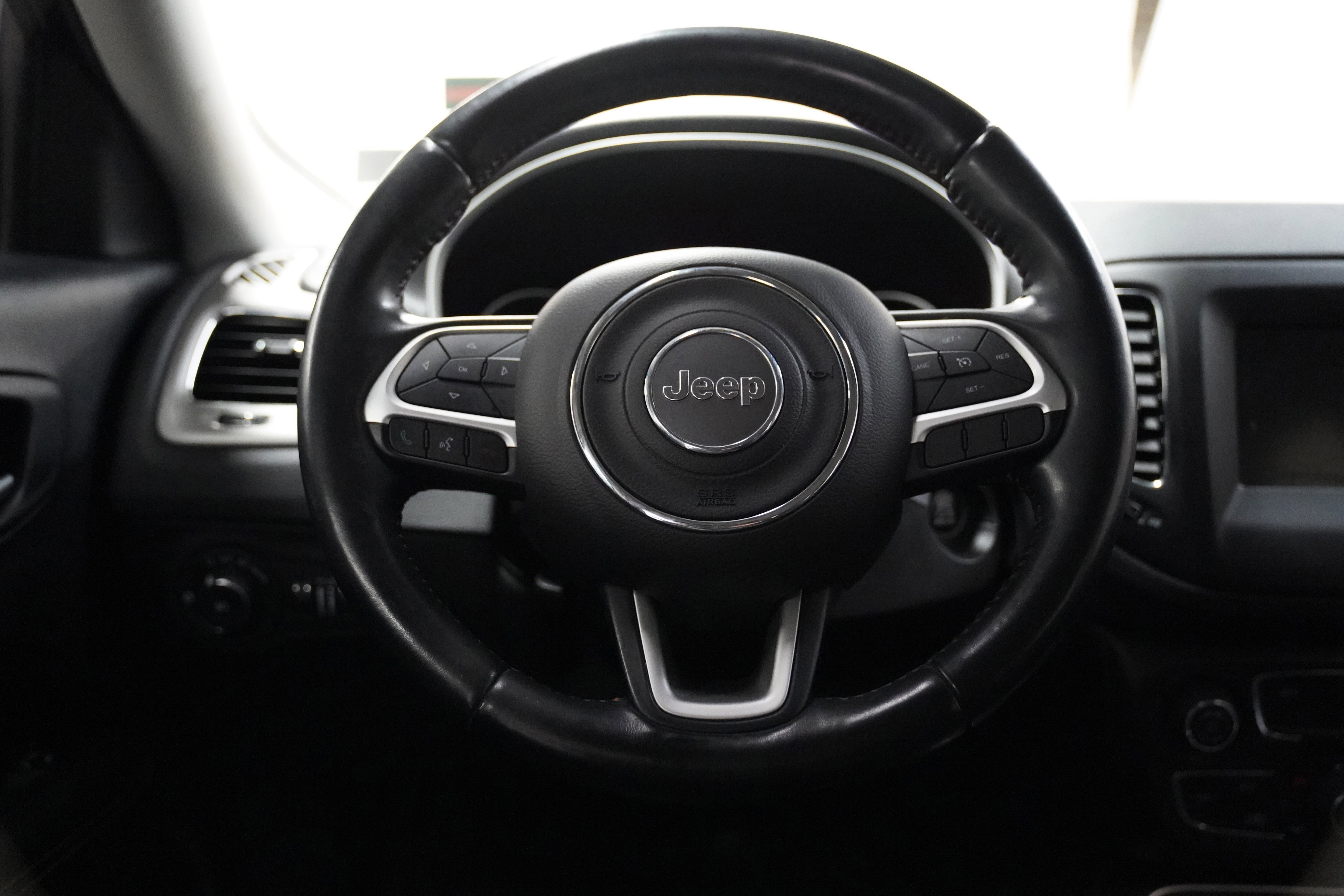 Used 2020 Jeep Compass Latitude w/ Cold Weather Group image 18