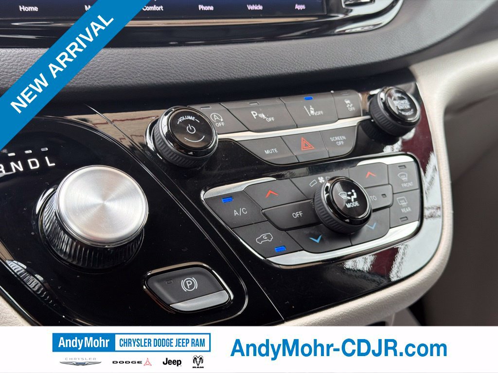 Used 2024 Chrysler Pacifica Touring-L FWD image 36