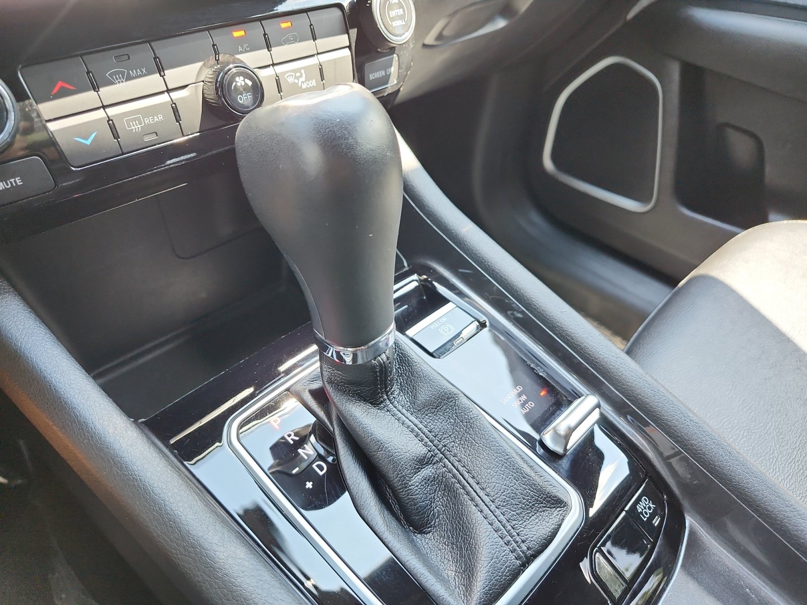 Used 2024 Jeep Compass Latitude AWD/4WD image 23