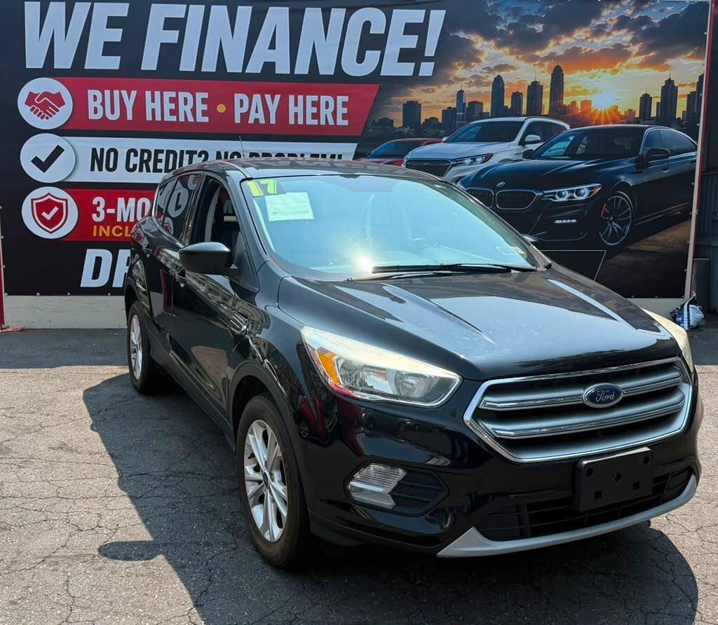 Used 2017 Ford Escape SE AWD/4WD image 1