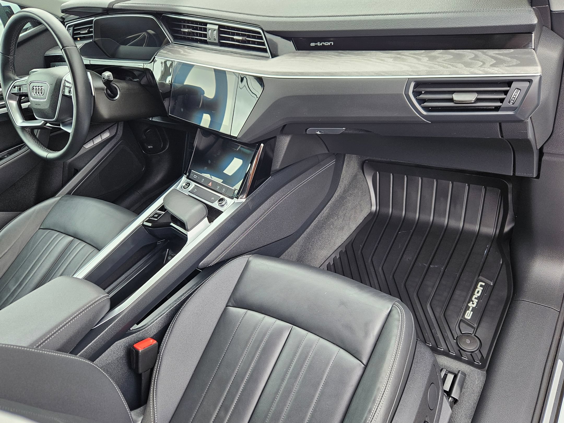 Used 2024 Audi Q8 e-tron Premium Plus AWD/4WD image 30