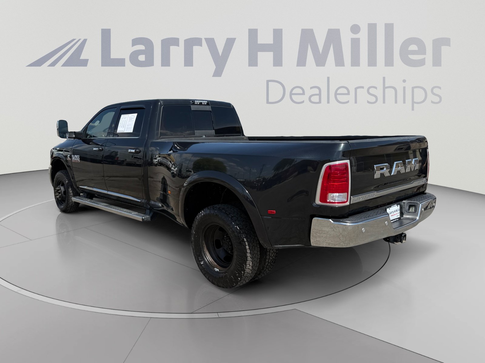 Used 2018 RAM 3500 Laramie Longhorn w/ Max Tow Package AWD/4WD image 3