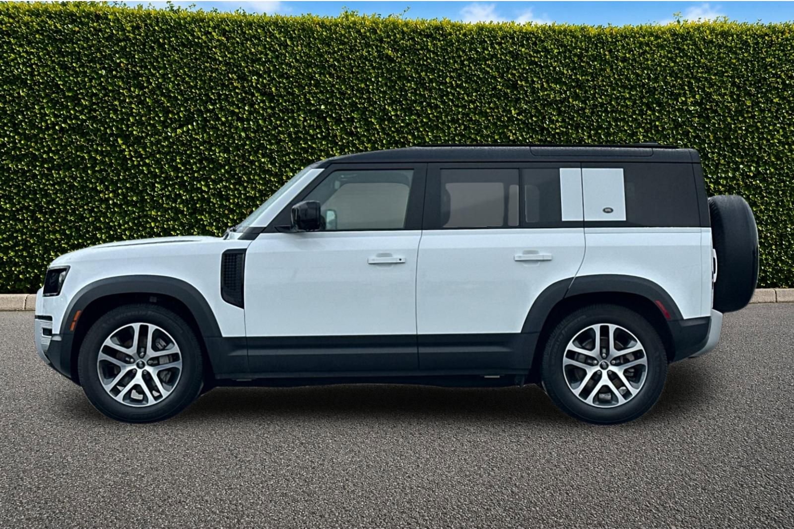 Used 2023 Land Rover Defender 110 SE AWD/4WD image 7