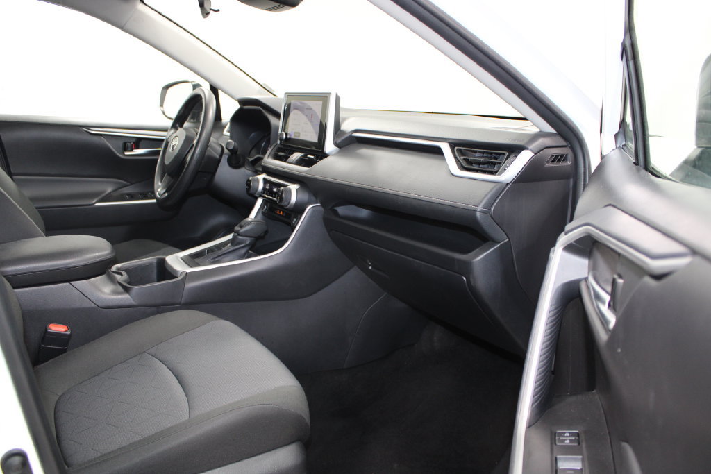 Used 2025 Toyota RAV4 XLE AWD/4WD image 19