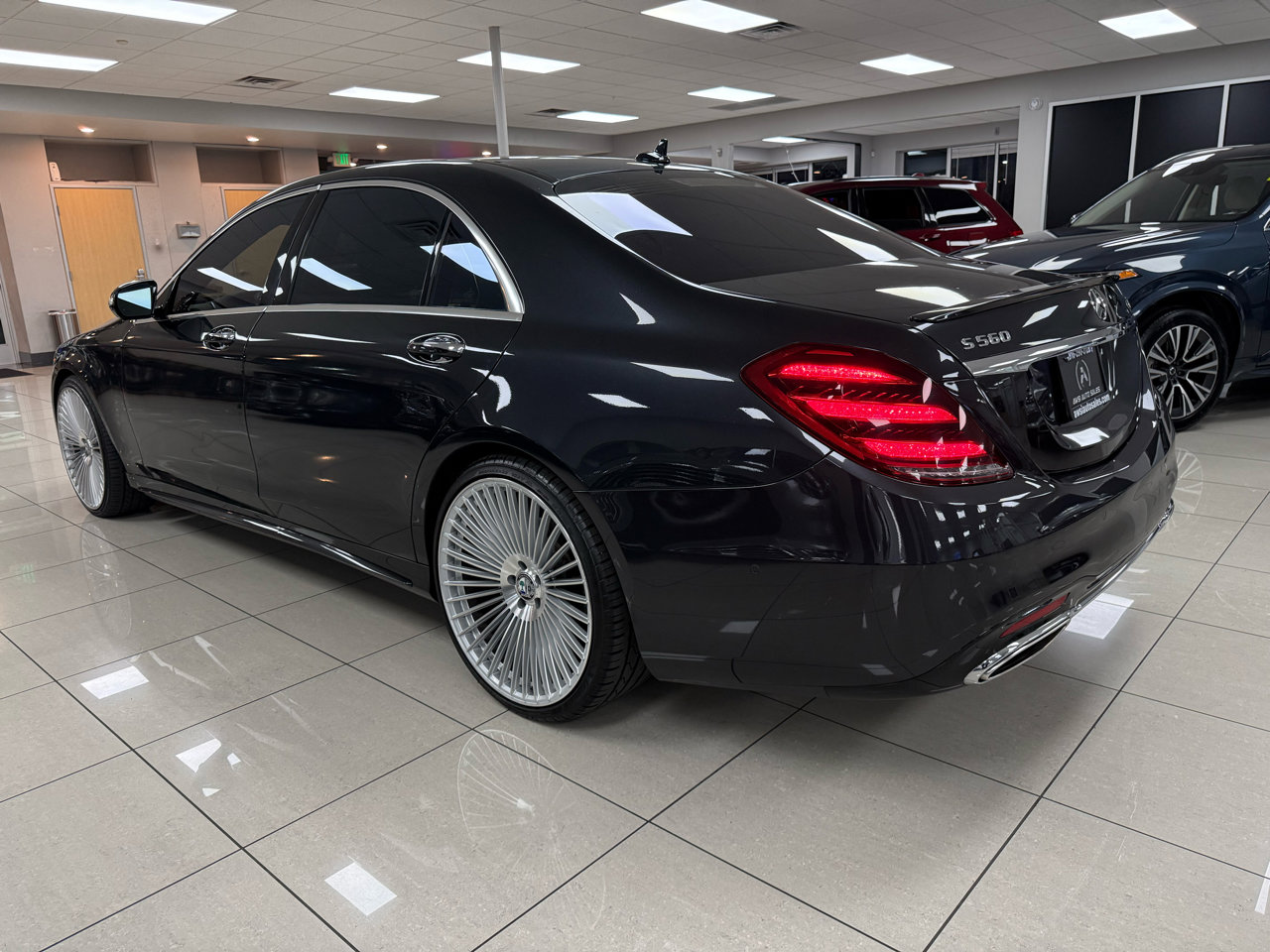 Used 2018 Mercedes-Benz S 560 S560 4MATIC image 2