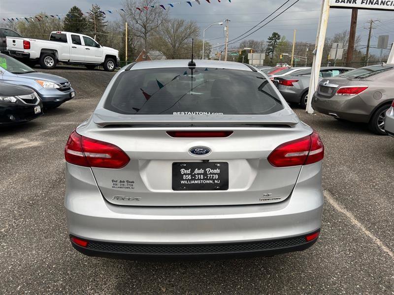 Used 2015 Ford Focus SE w/ Equipment Group 201A FWD image 7