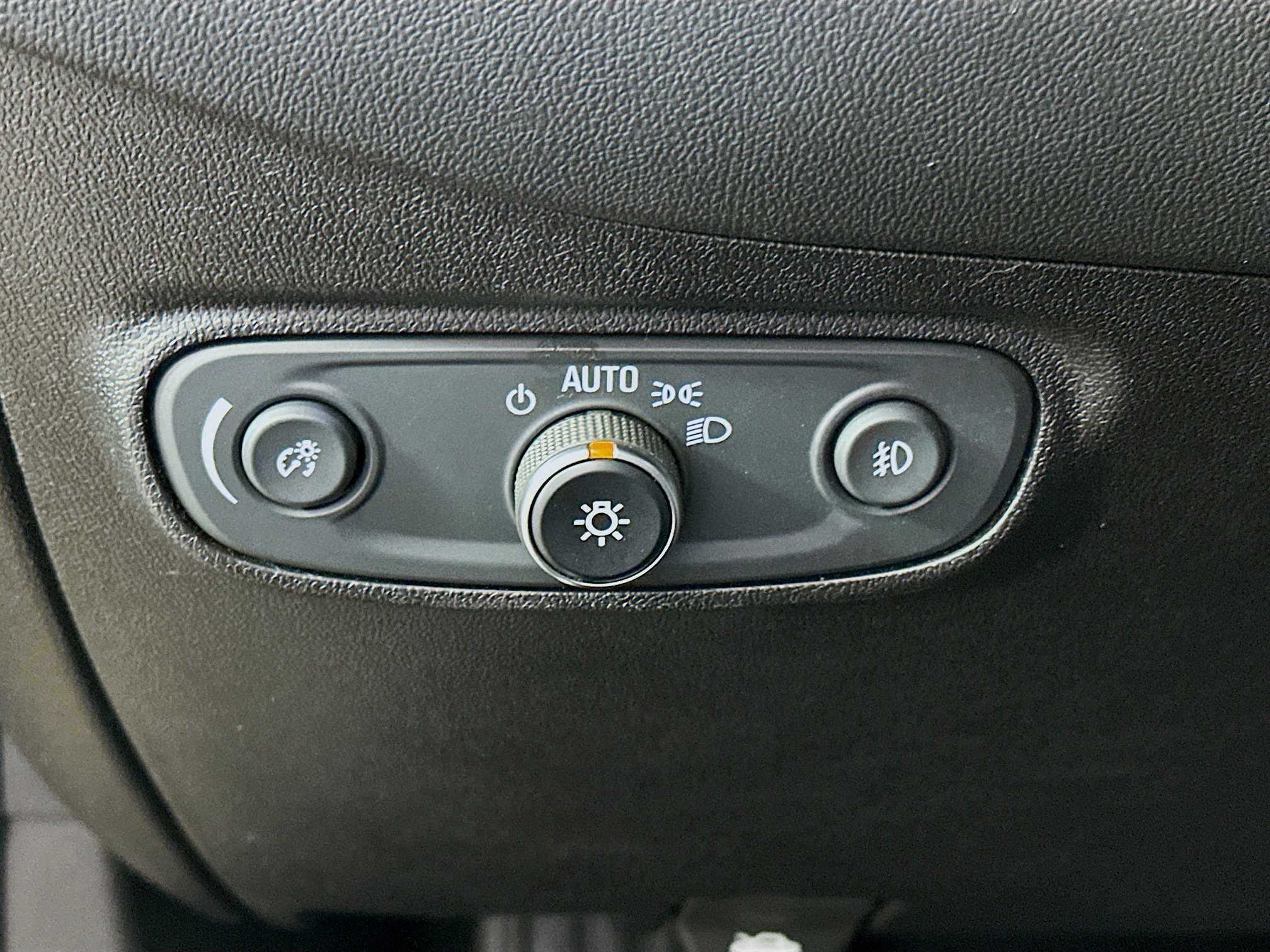 Used 2019 Chevrolet Equinox Premier image 16