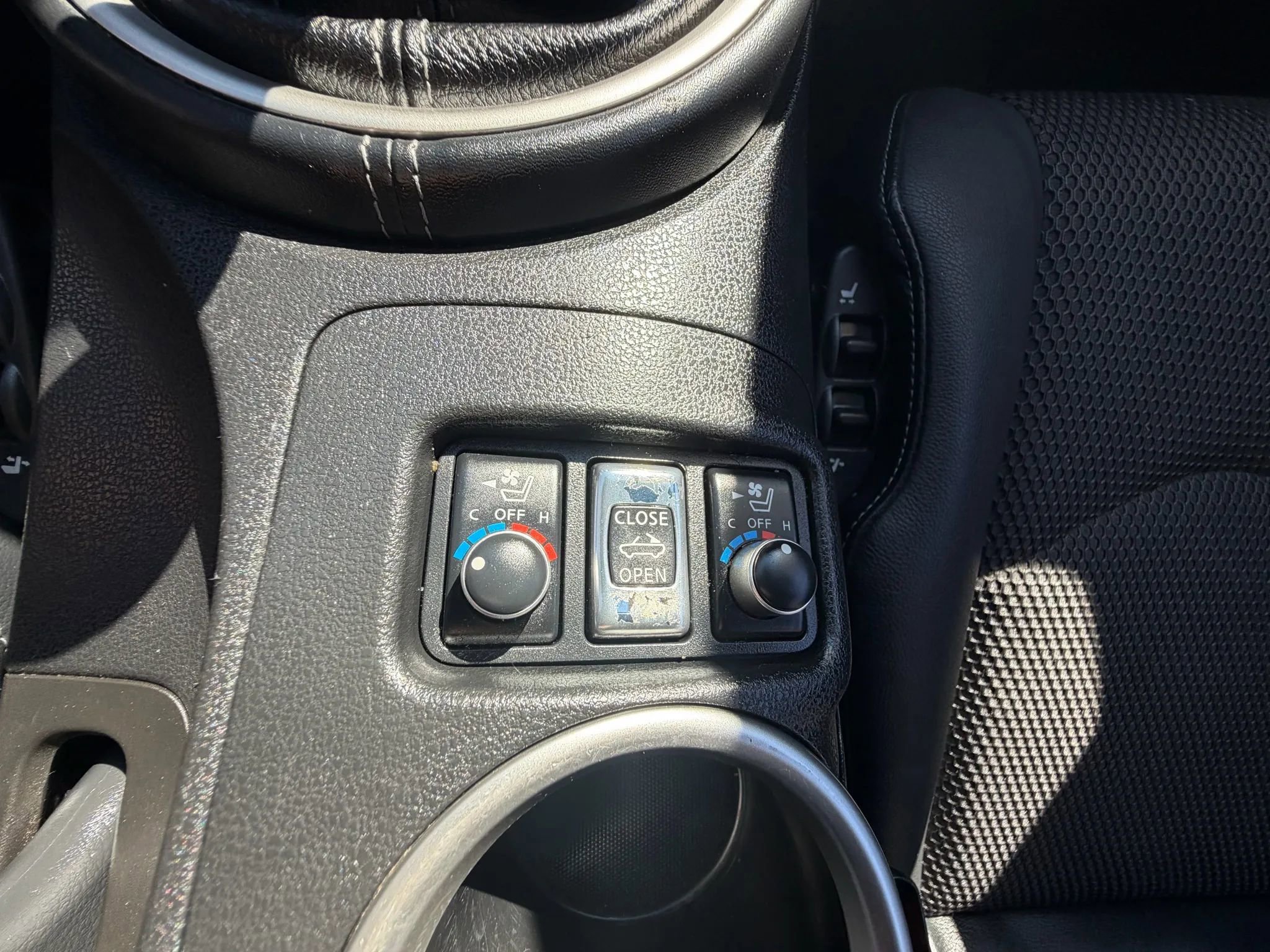 Used 2010 Nissan 370Z Touring w/ Sport Pkg image 16