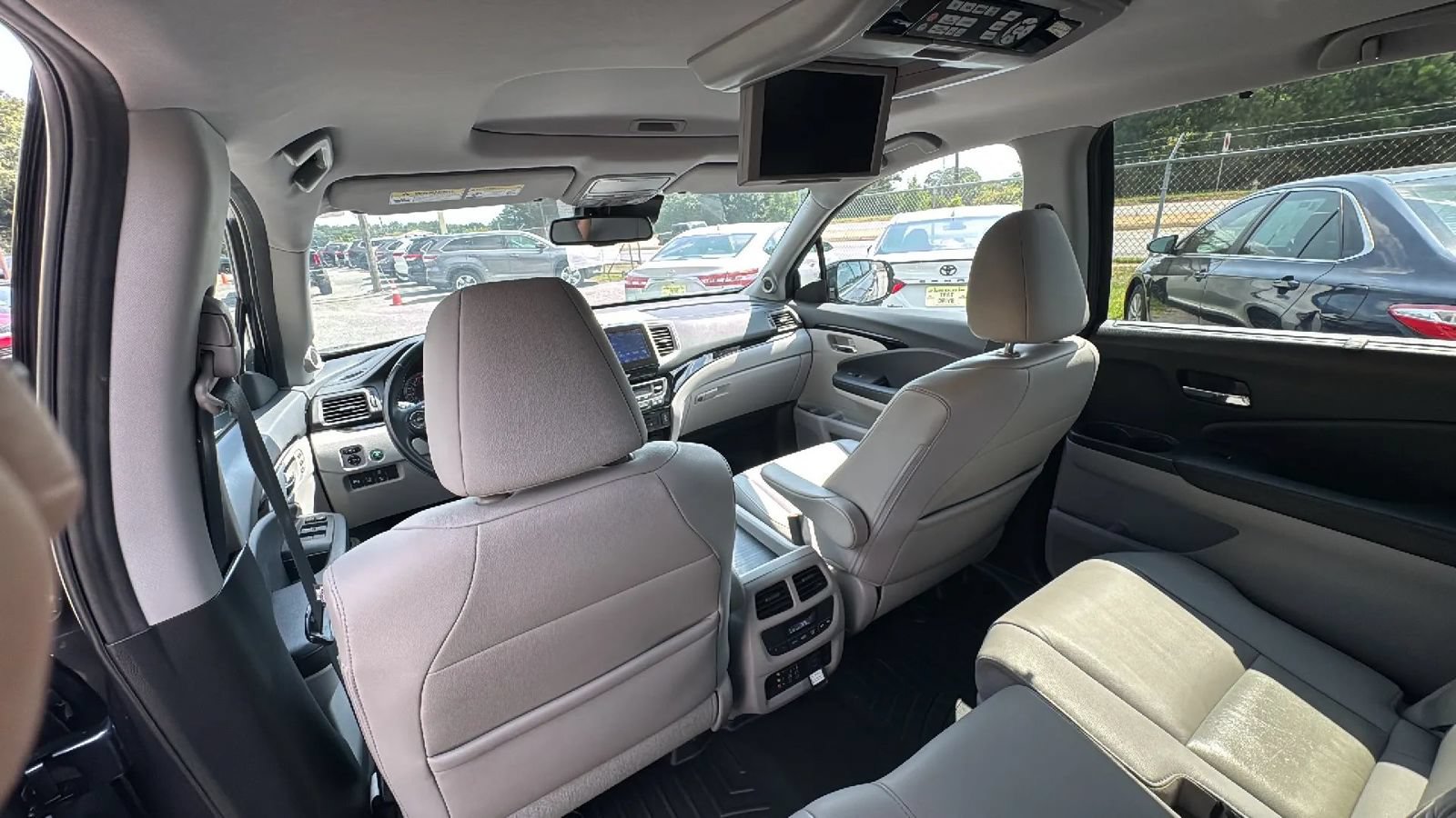 Used 2017 Honda Pilot Touring image 18