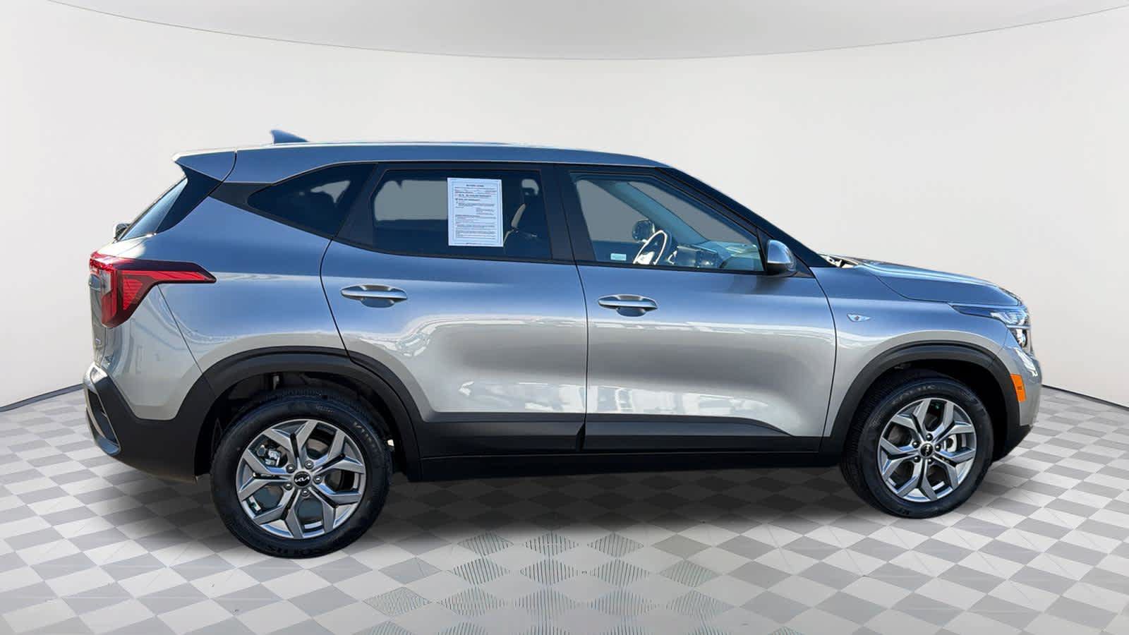Used 2024 Kia Seltos LX AWD/4WD image 4