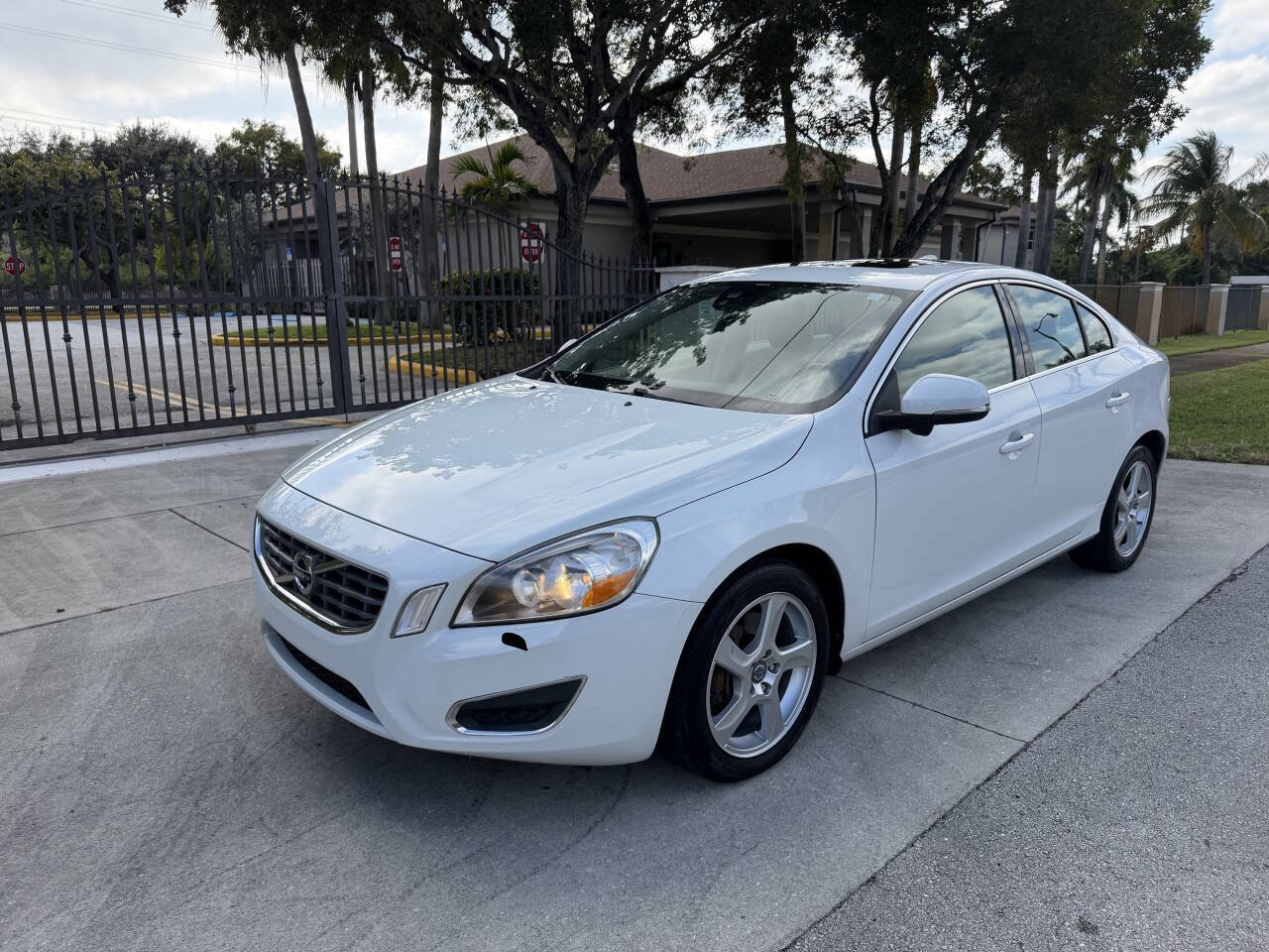 Used 2013 Volvo S60 T5 image 3