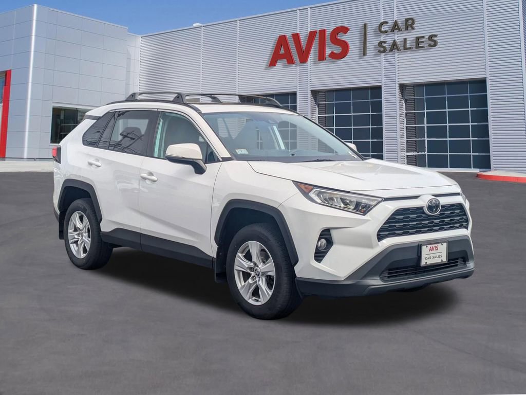 Used 2021 Toyota RAV4 XLE w/ Convenience Package image 3
