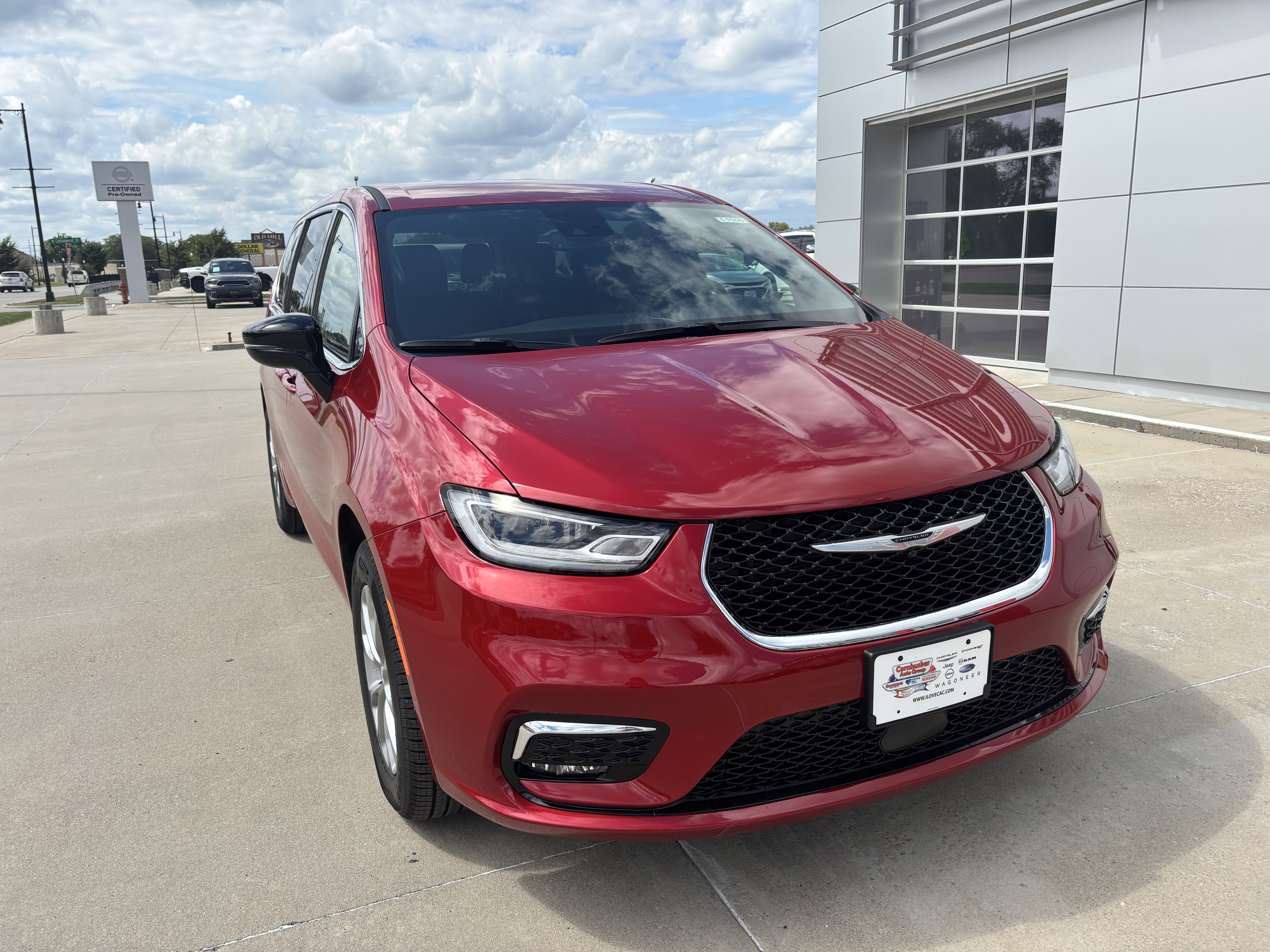 New 2026 Chrysler Pacifica Select image 2