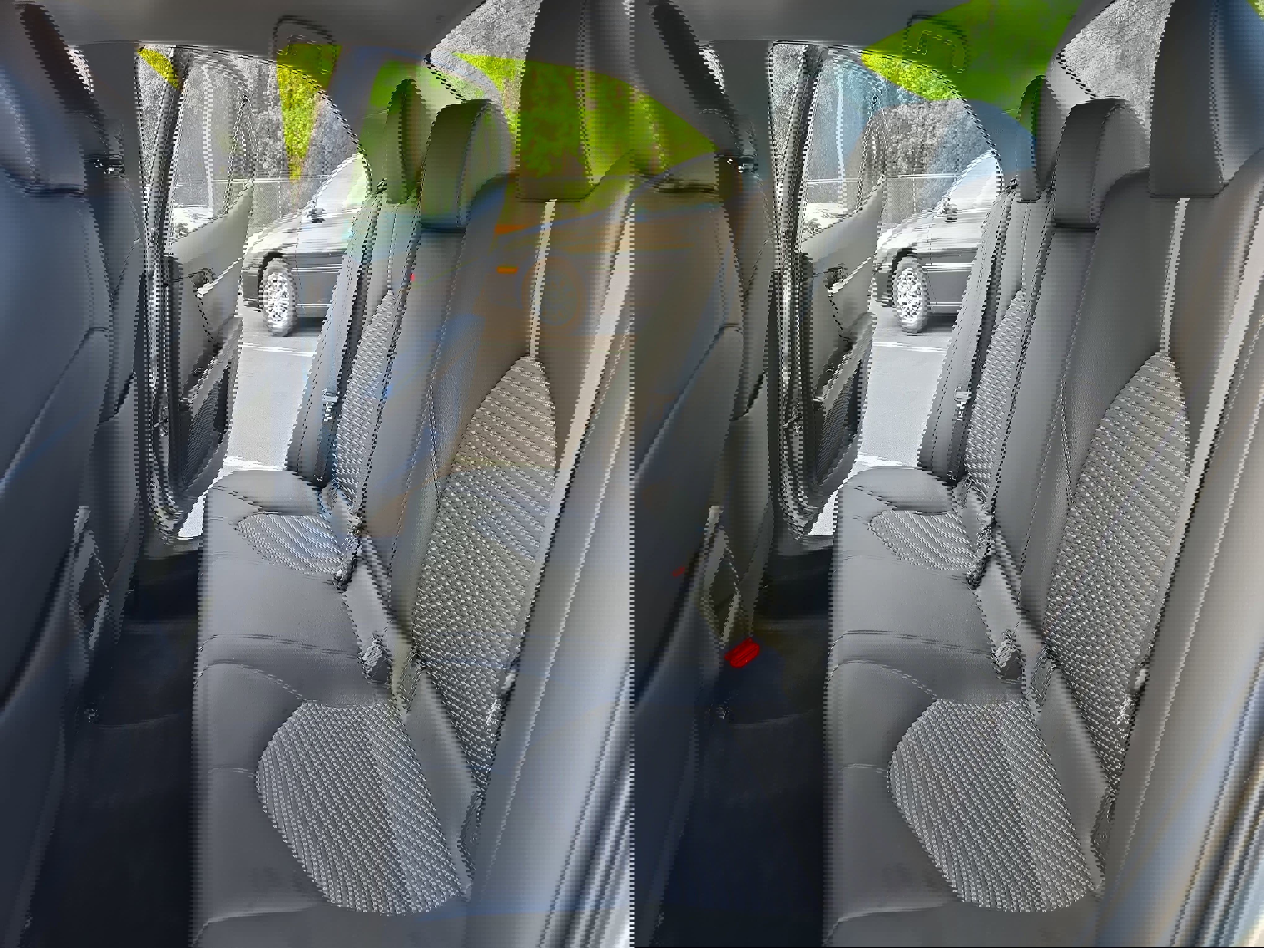 Used 2018 Toyota Camry SE FWD image 13